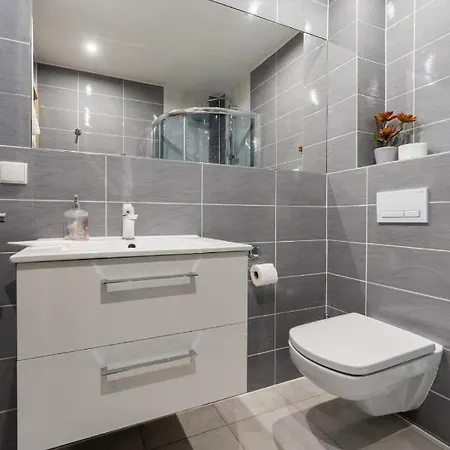 Apartament Lazurowy Widok Centrum - Z Prywatnym Parkingiem - Spaceapart
